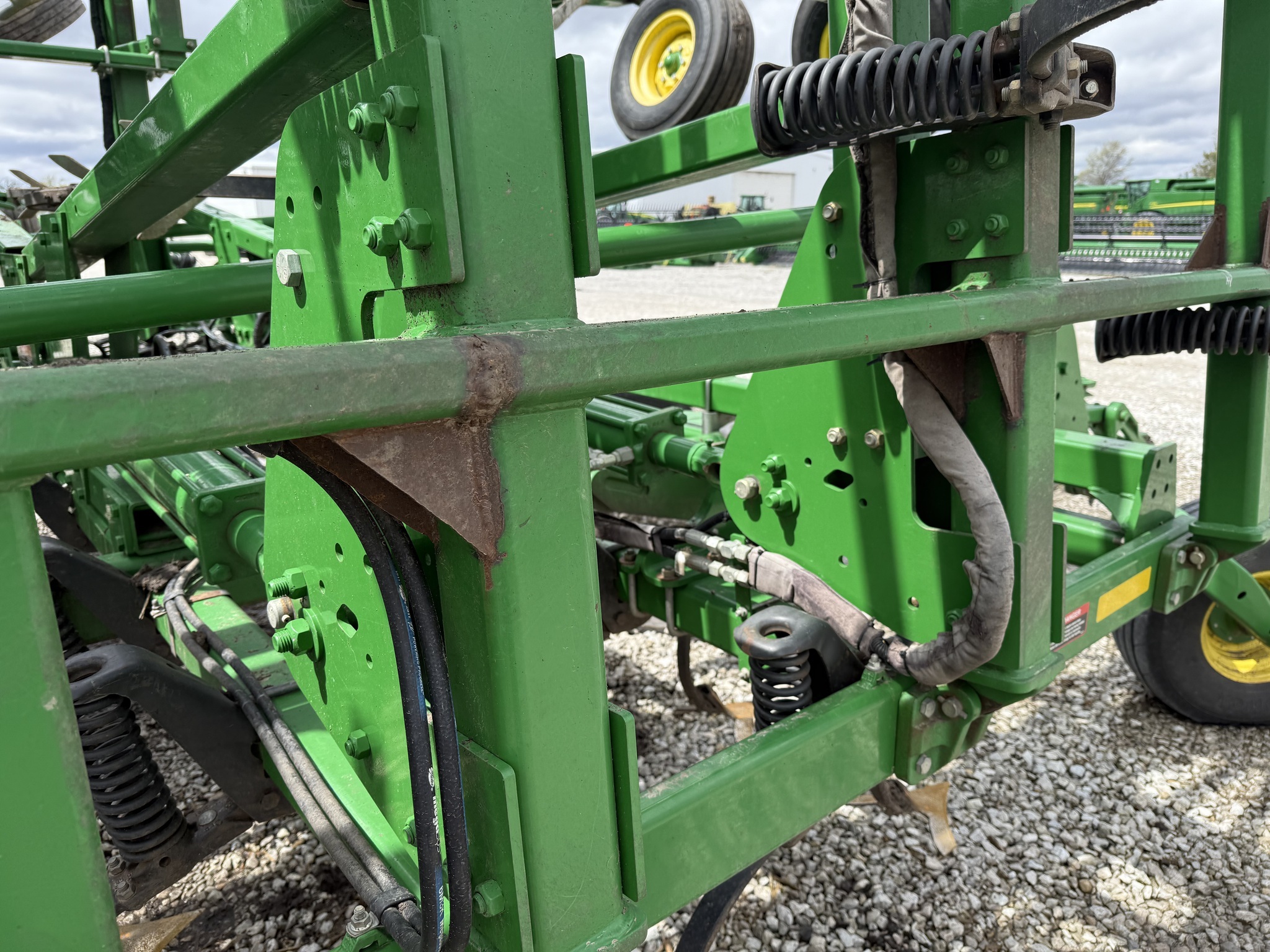 2014 John Deere 2210 Field Cultivator