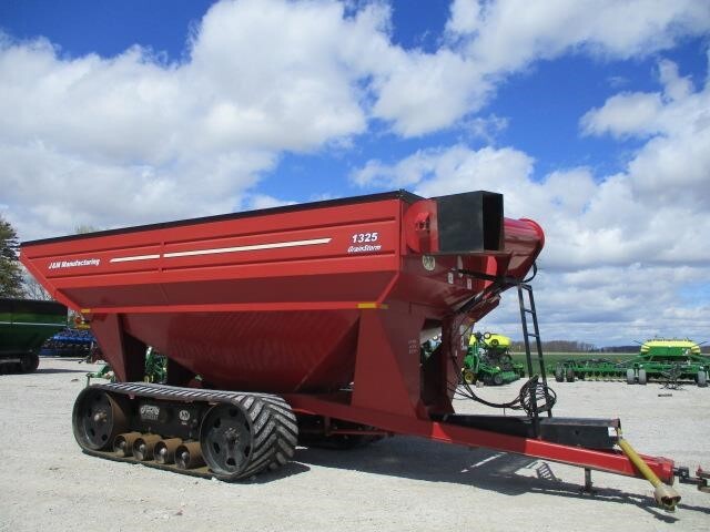  J&M 1325-22S Grain Cart