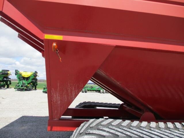  J&M 1325-22S Grain Cart