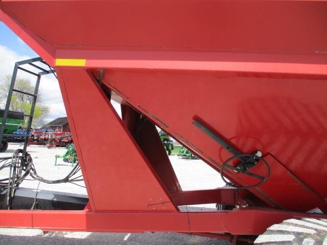  J&M 1325-22S Grain Cart