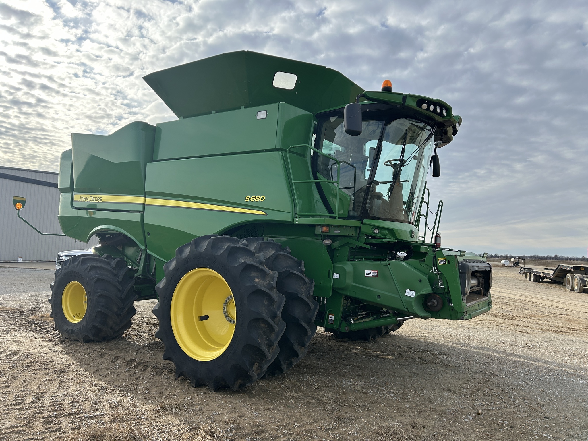 2016 John Deere S680 Combine