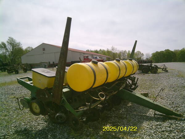 85 John Deere 7000 Planter