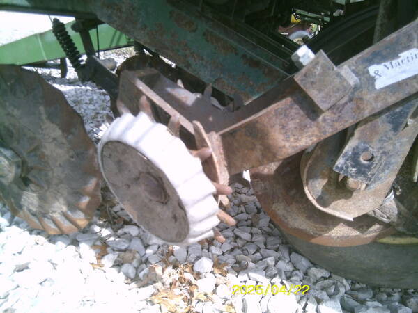 85 John Deere 7000 Planter