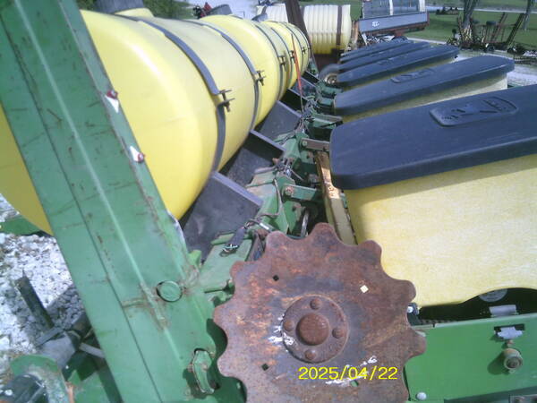 85 John Deere 7000 Planter
