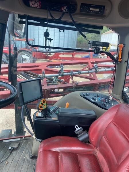 2010 Case IH Patriot 3330 Self-Propelled Sprayer