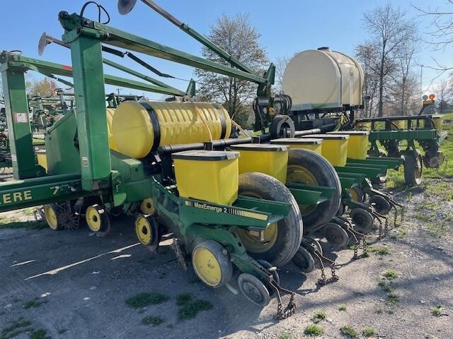  John Deere 7200 Planter
