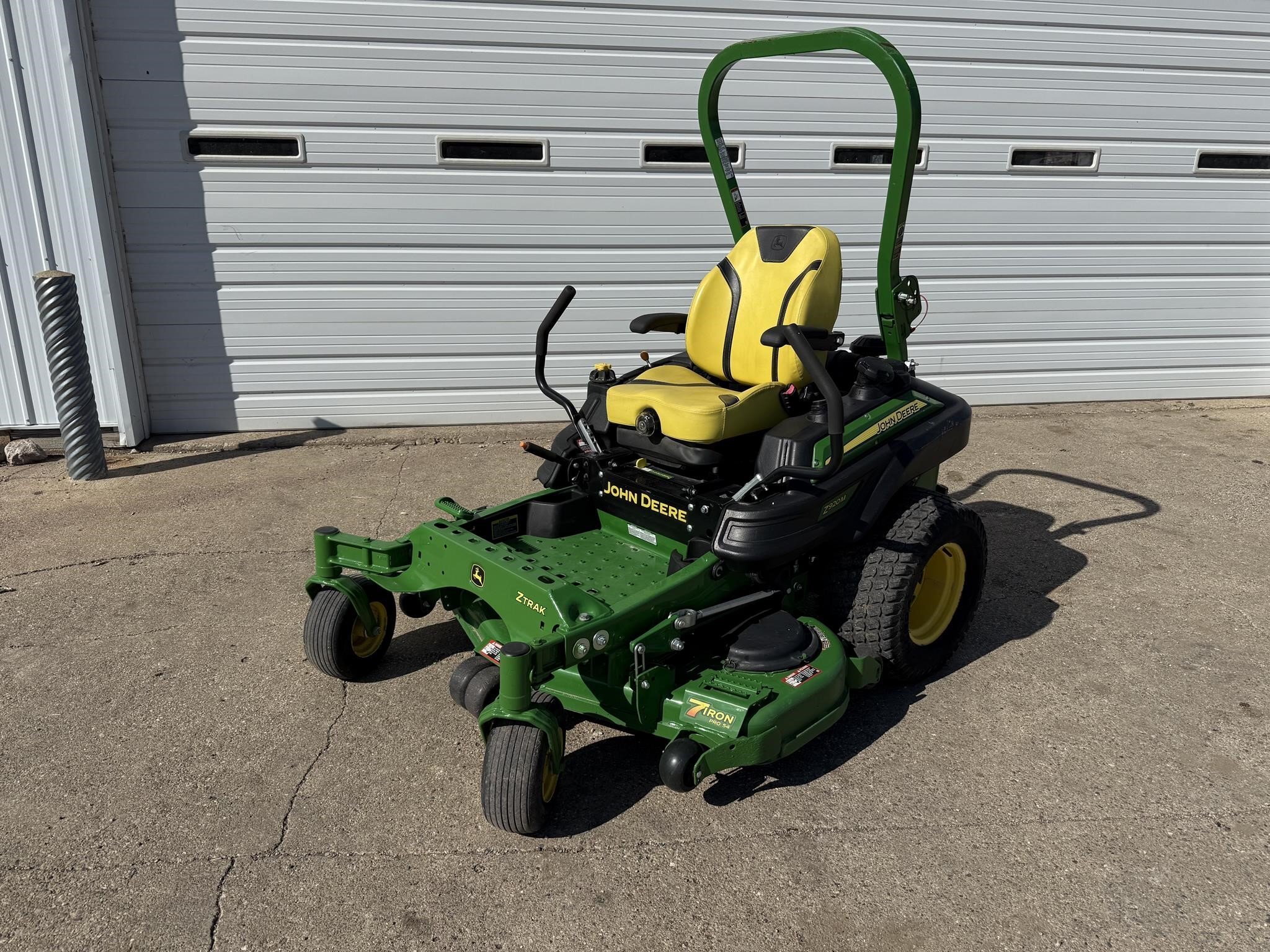 2022 John Deere Z920M Lawn Mower