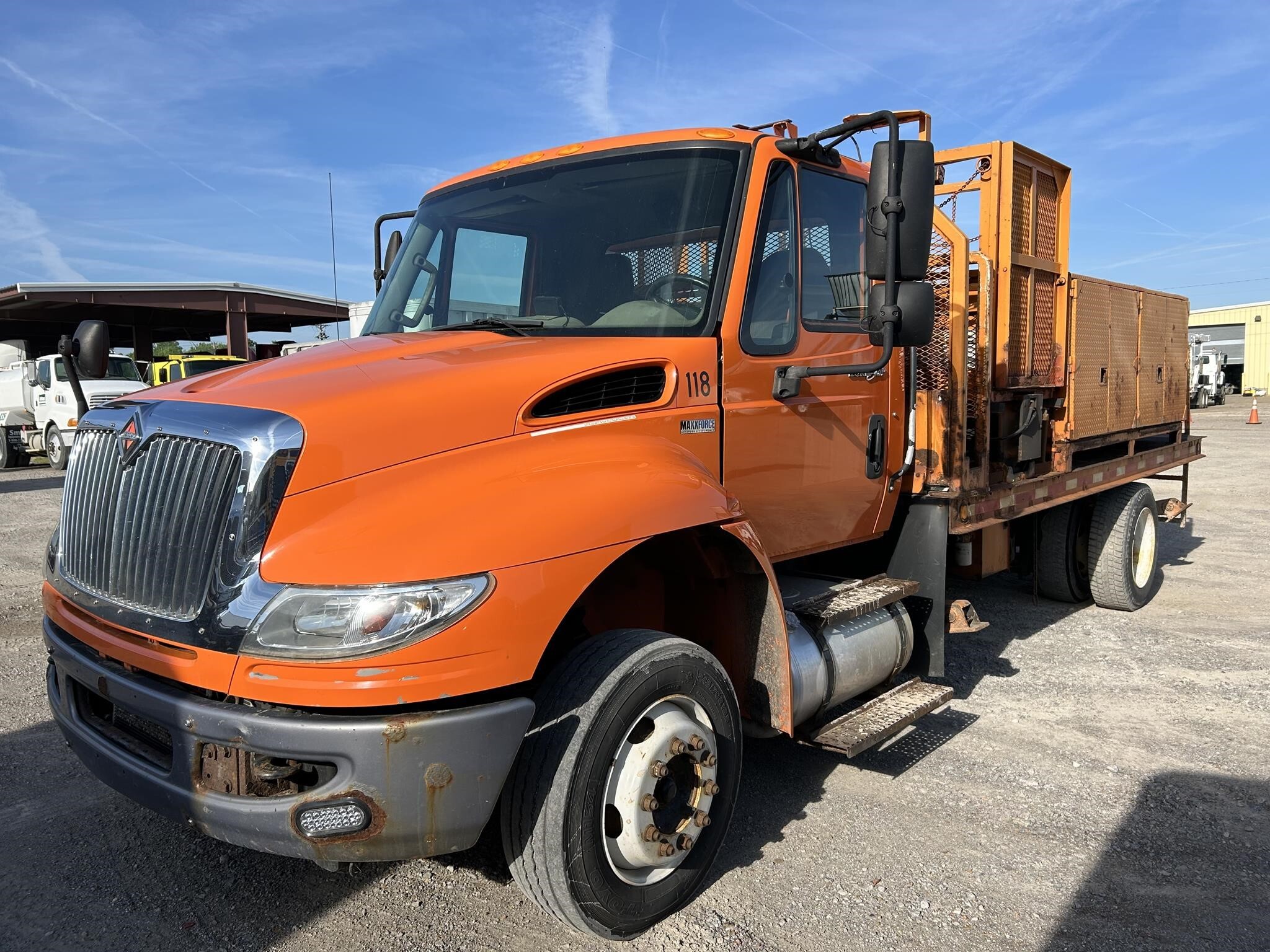 2011 International DURASTAR 4300 Semi Trucks/Trailer