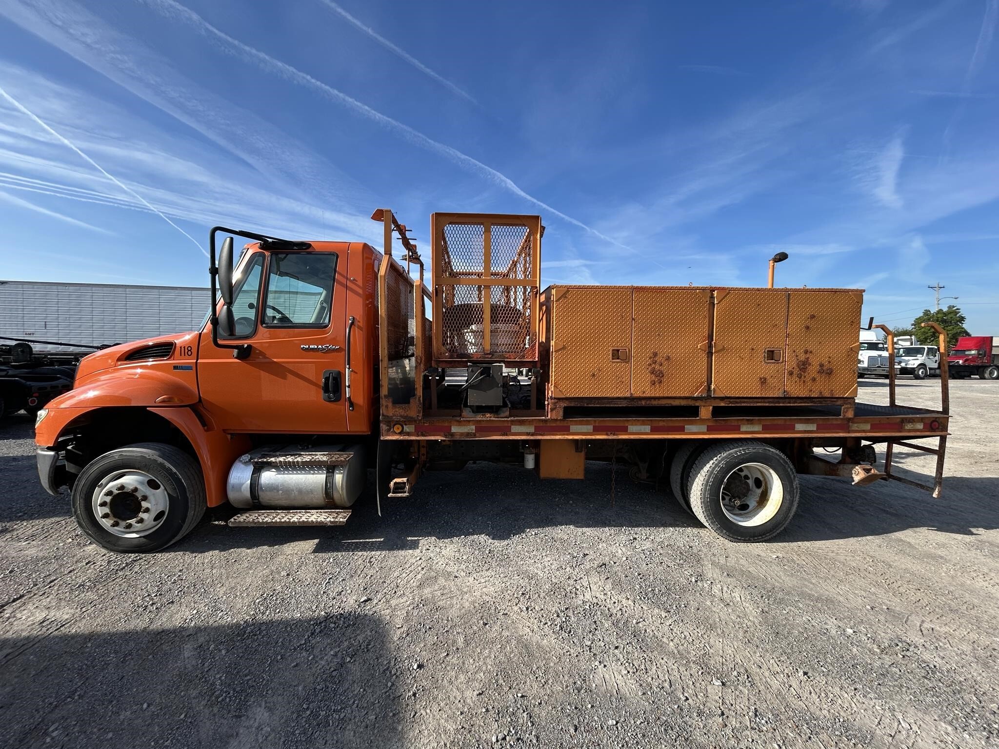 2011 International DURASTAR 4300 Semi Trucks/Trailer