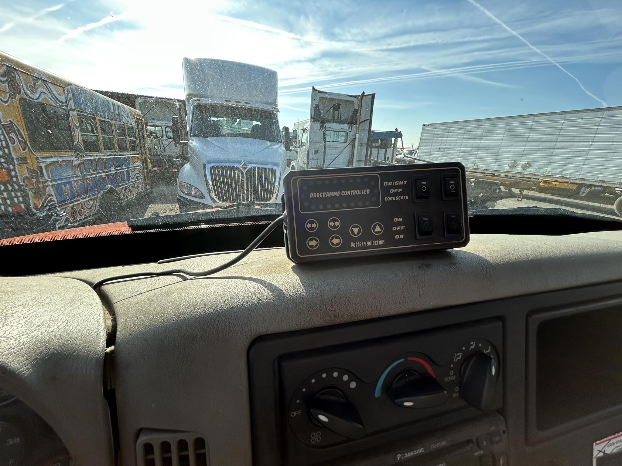 2011 International DURASTAR 4300 Semi Trucks/Trailer