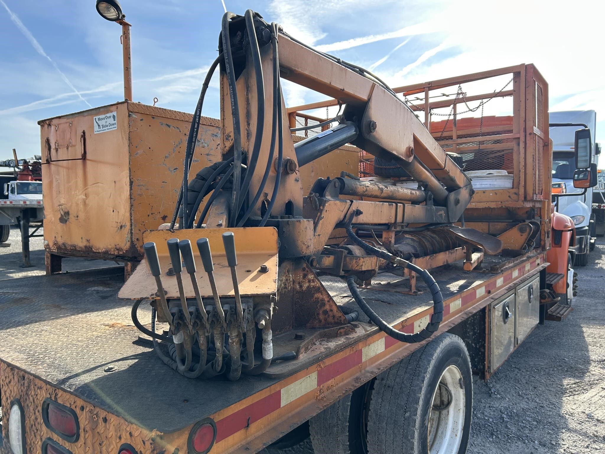 2011 International DURASTAR 4300 Semi Trucks/Trailer