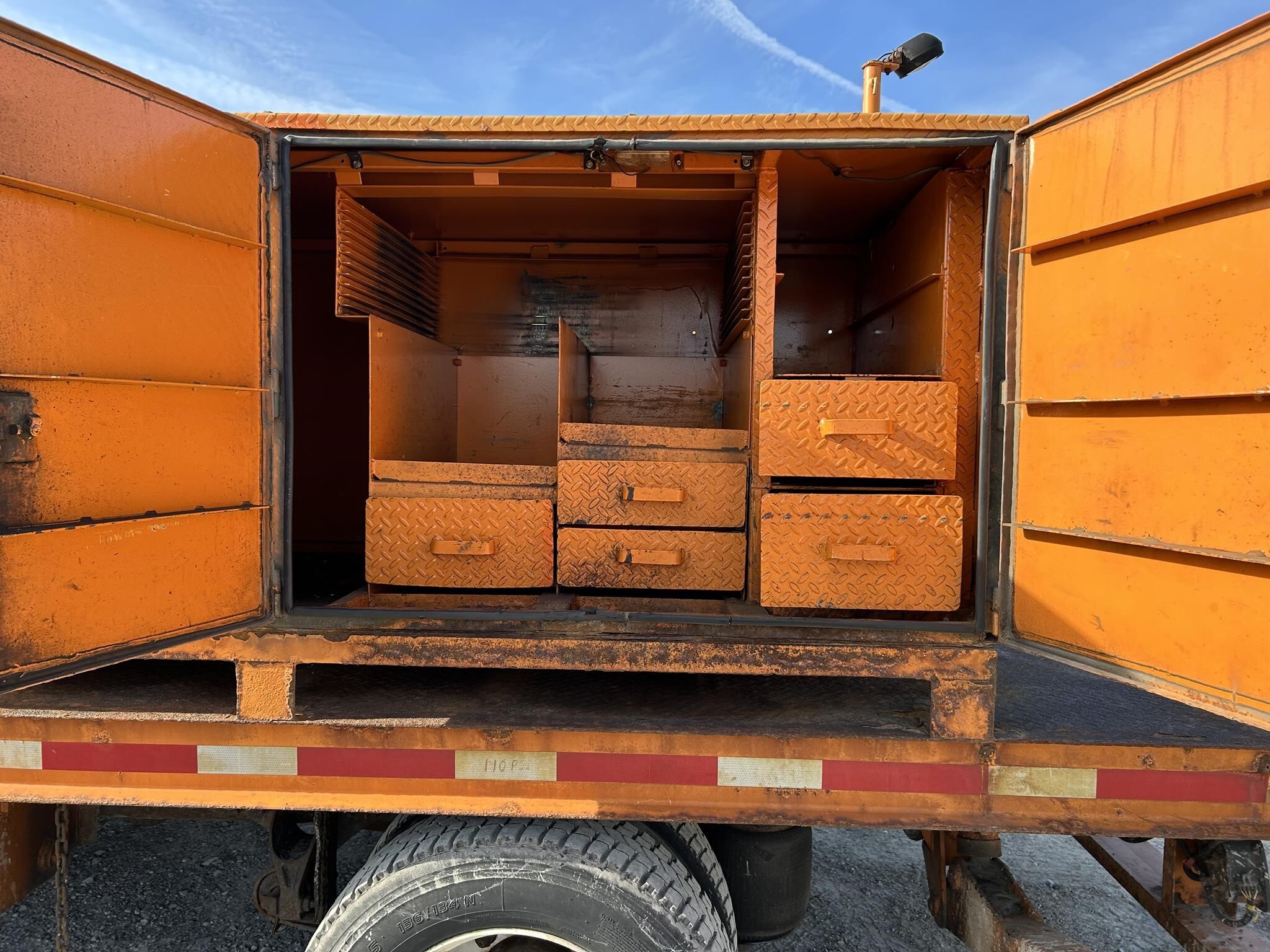 2011 International DURASTAR 4300 Semi Trucks/Trailer