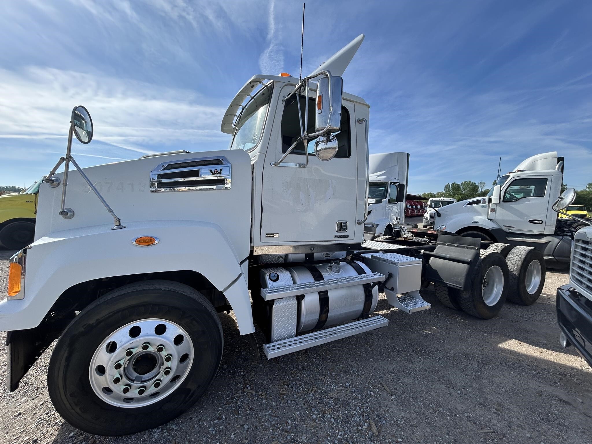 2018 Western Star 4700 Semi Trucks/Trailer