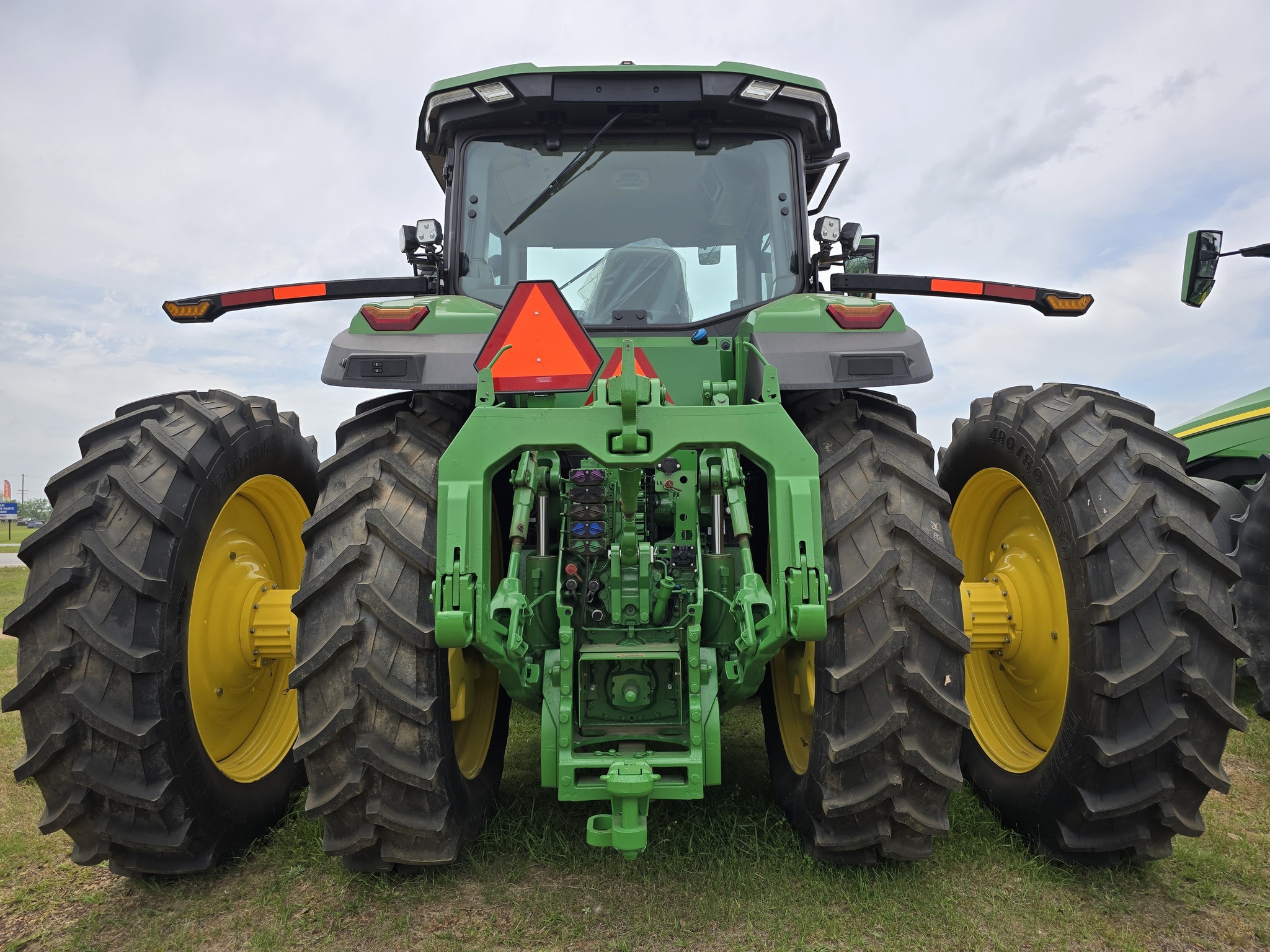 2023 John Deere 8R 370 Tractor