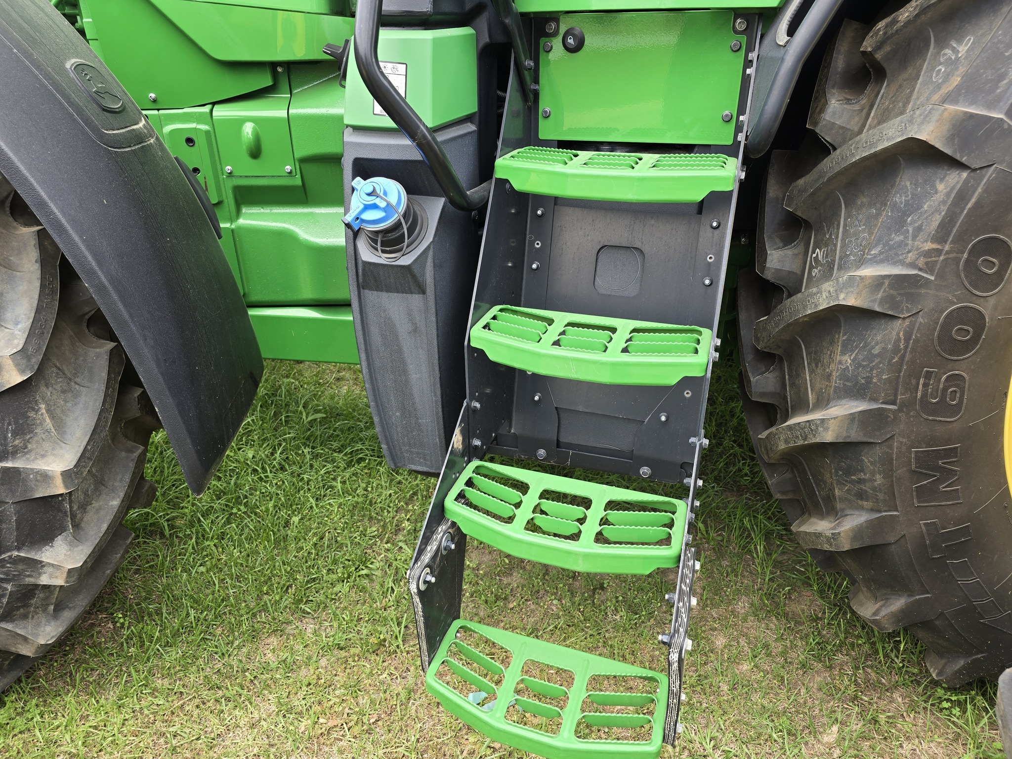 2023 John Deere 8R 370 Tractor