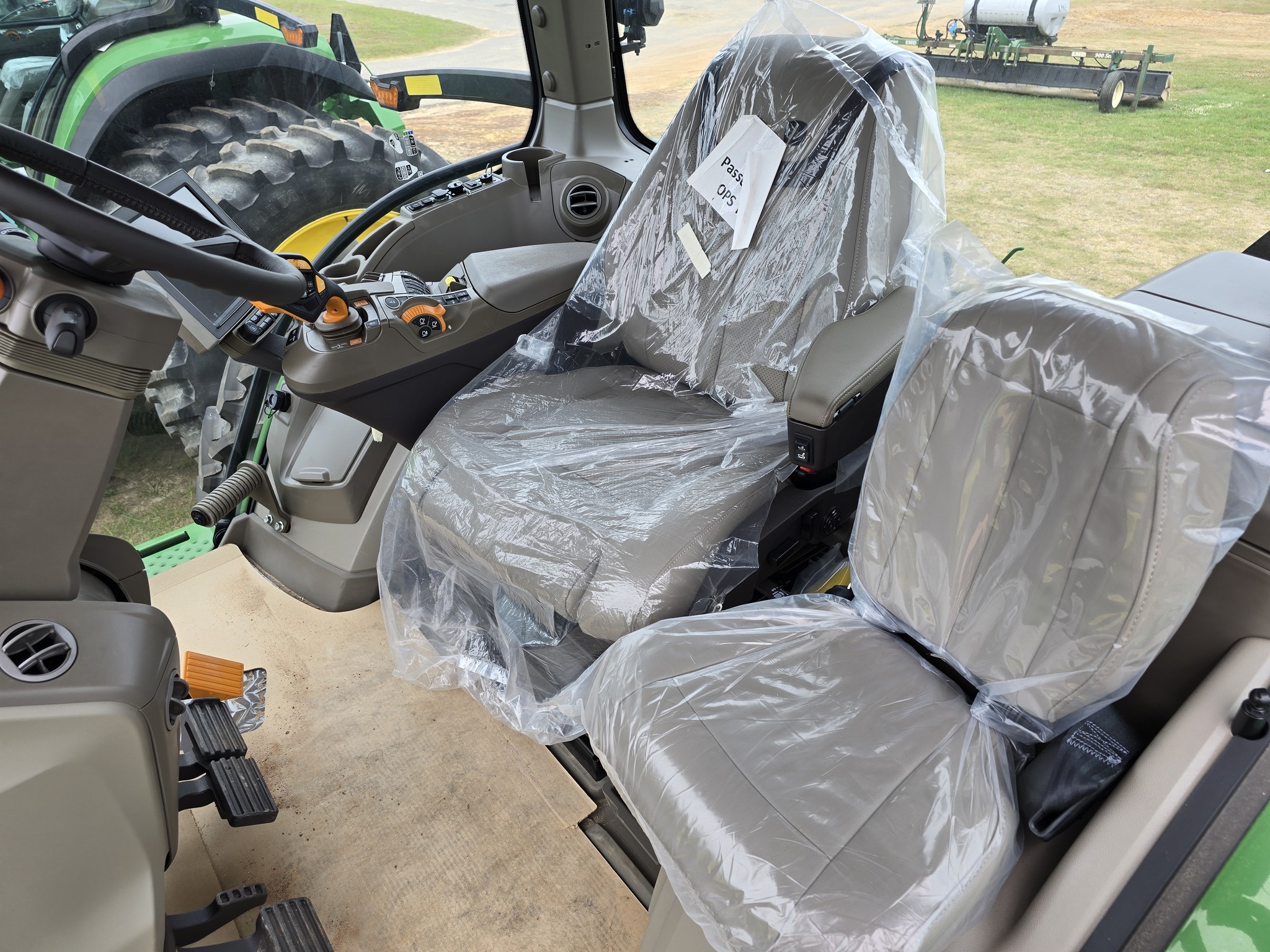 2023 John Deere 8R 370 Tractor