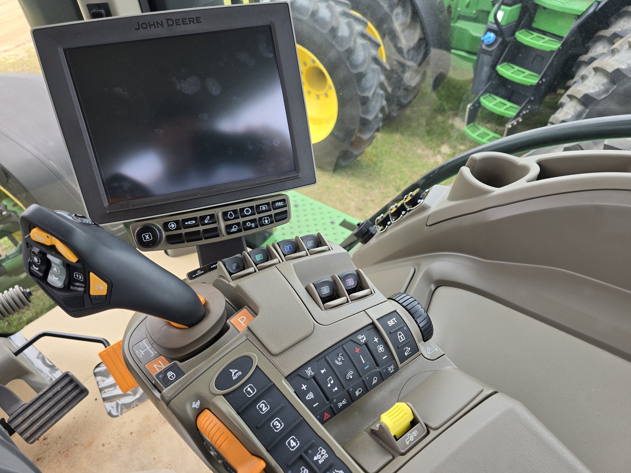 2023 John Deere 8R 370 Tractor