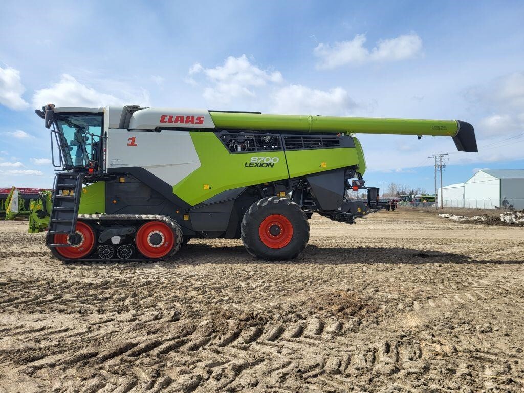 2022 Claas 8700TT Combine