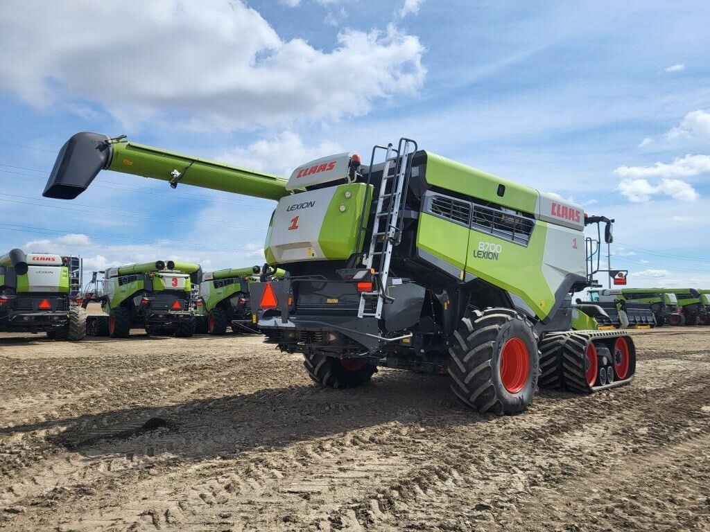 2022 Claas 8700TT Combine