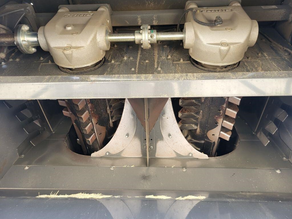 2022 Claas 8700TT Combine