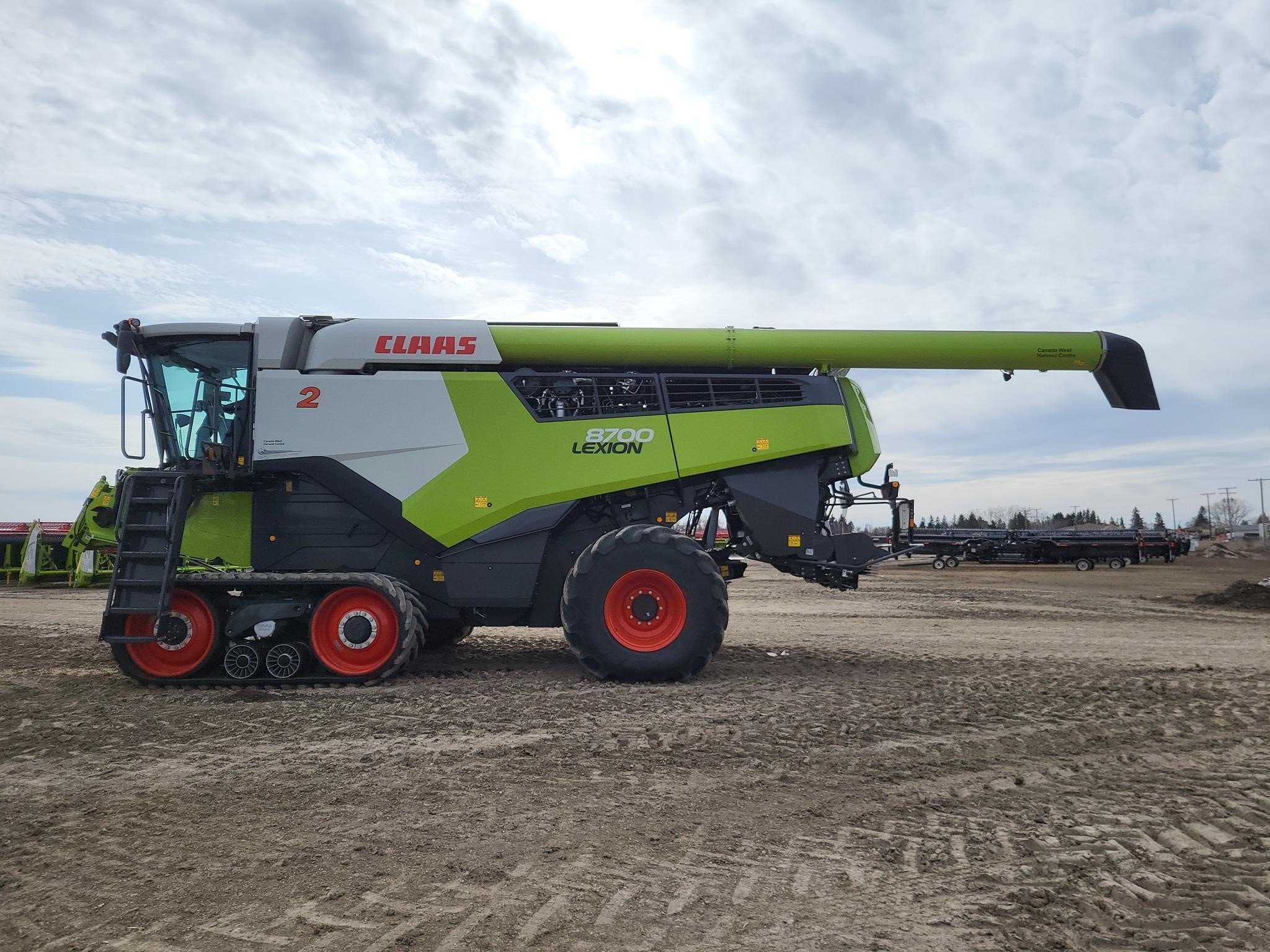 2022 Claas 8700TT Combine
