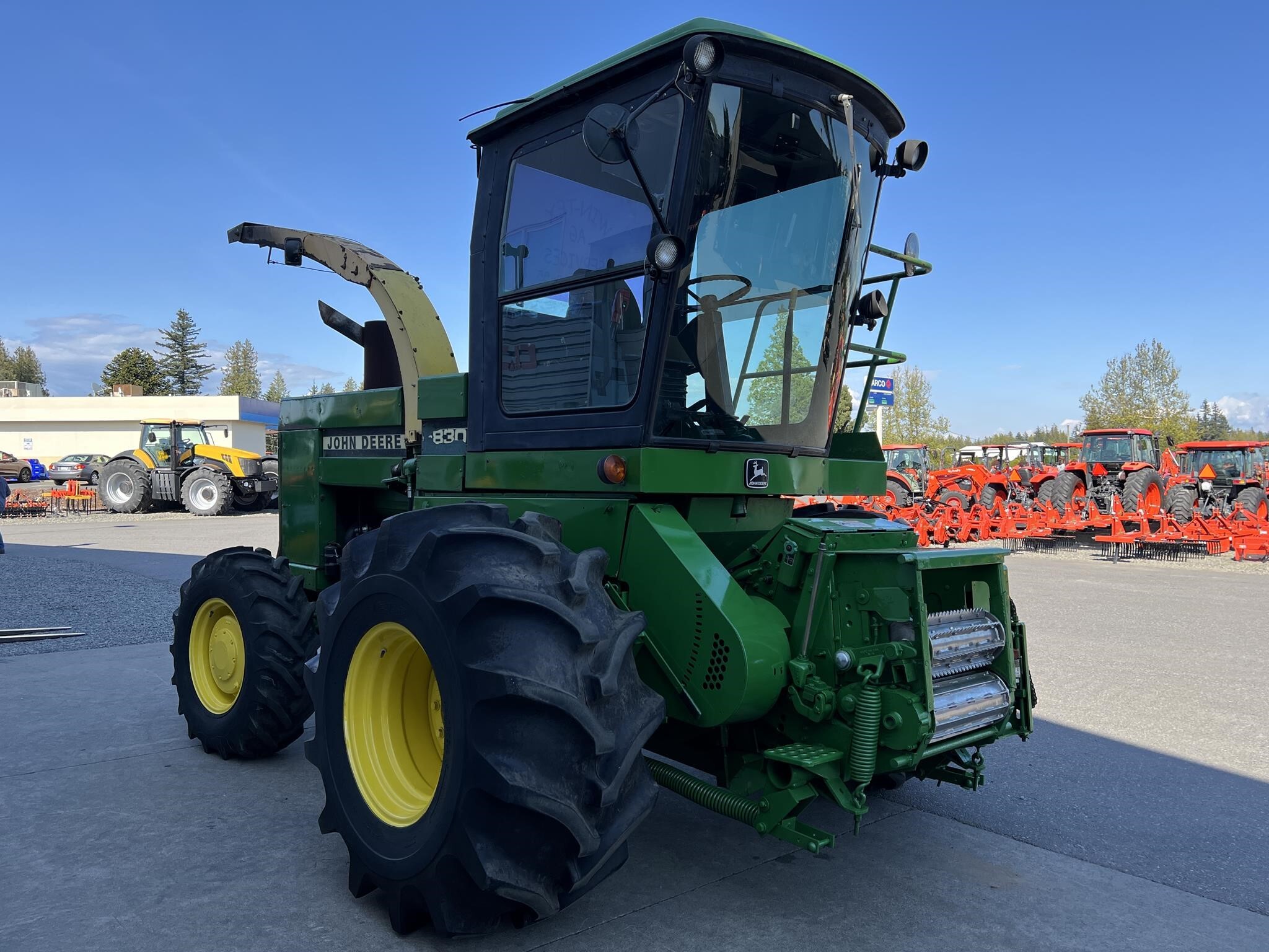  John Deere 5830 Self-Propelled Forage Harvester