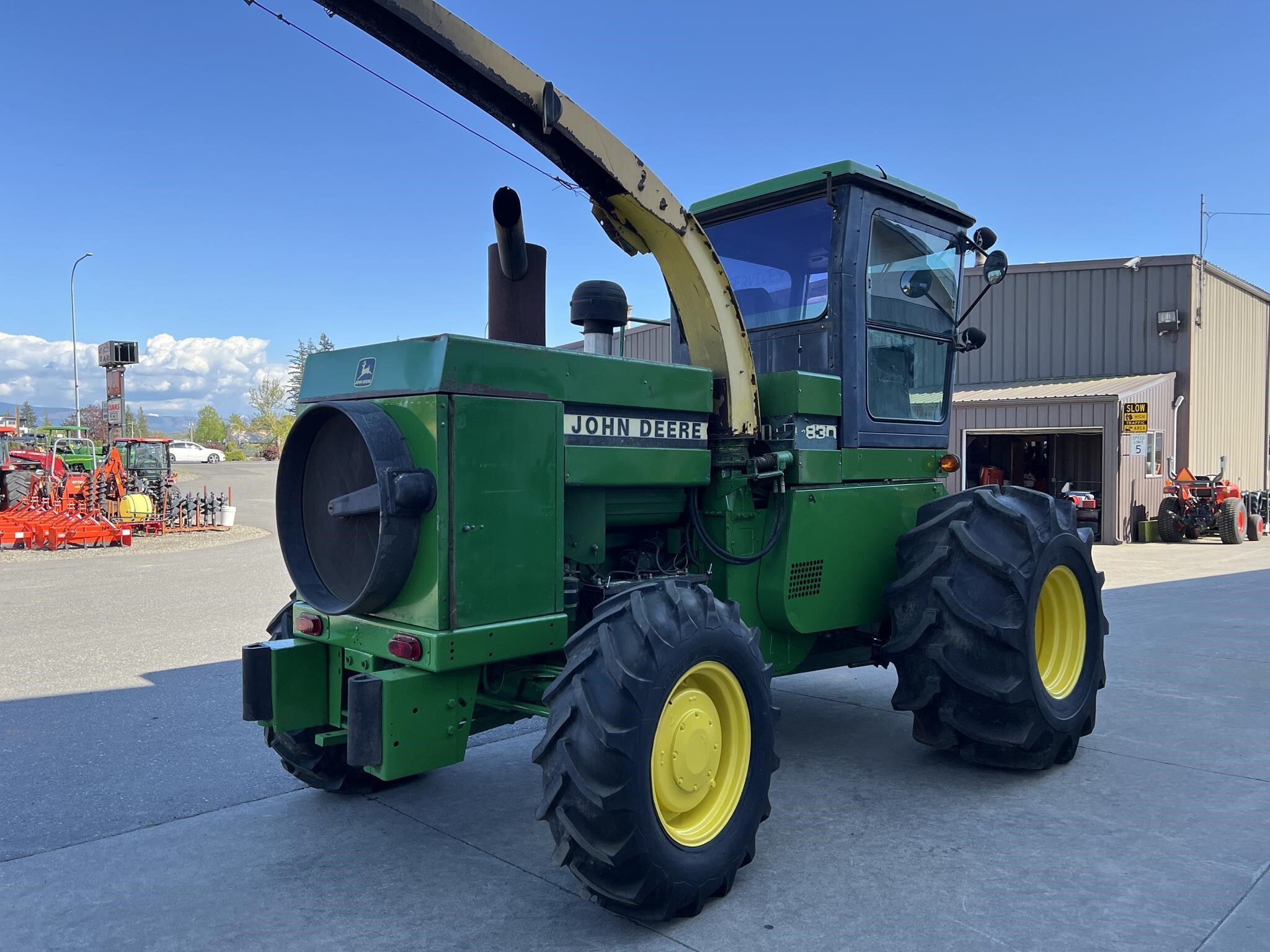  John Deere 5830 Self-Propelled Forage Harvester