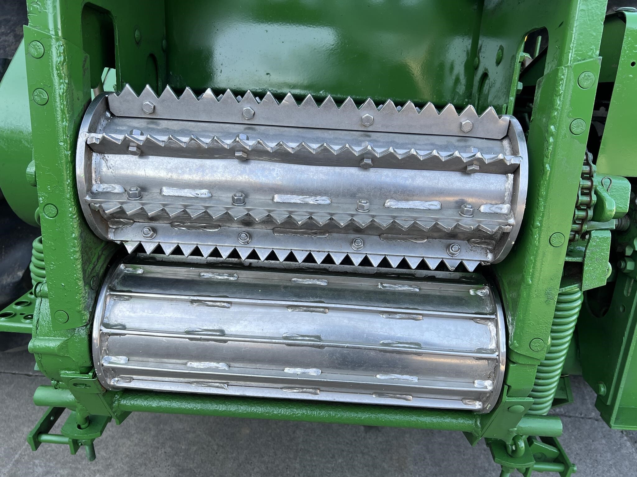  John Deere 5830 Self-Propelled Forage Harvester