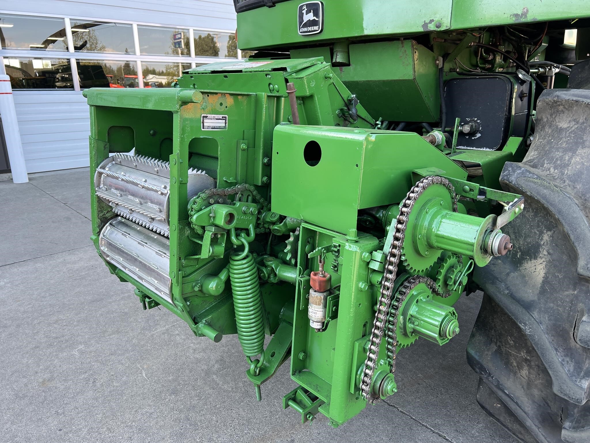 John Deere 5830 Self-Propelled Forage Harvester
