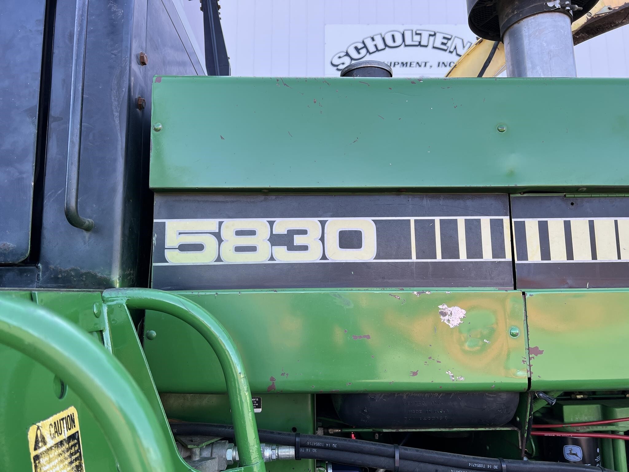  John Deere 5830 Self-Propelled Forage Harvester