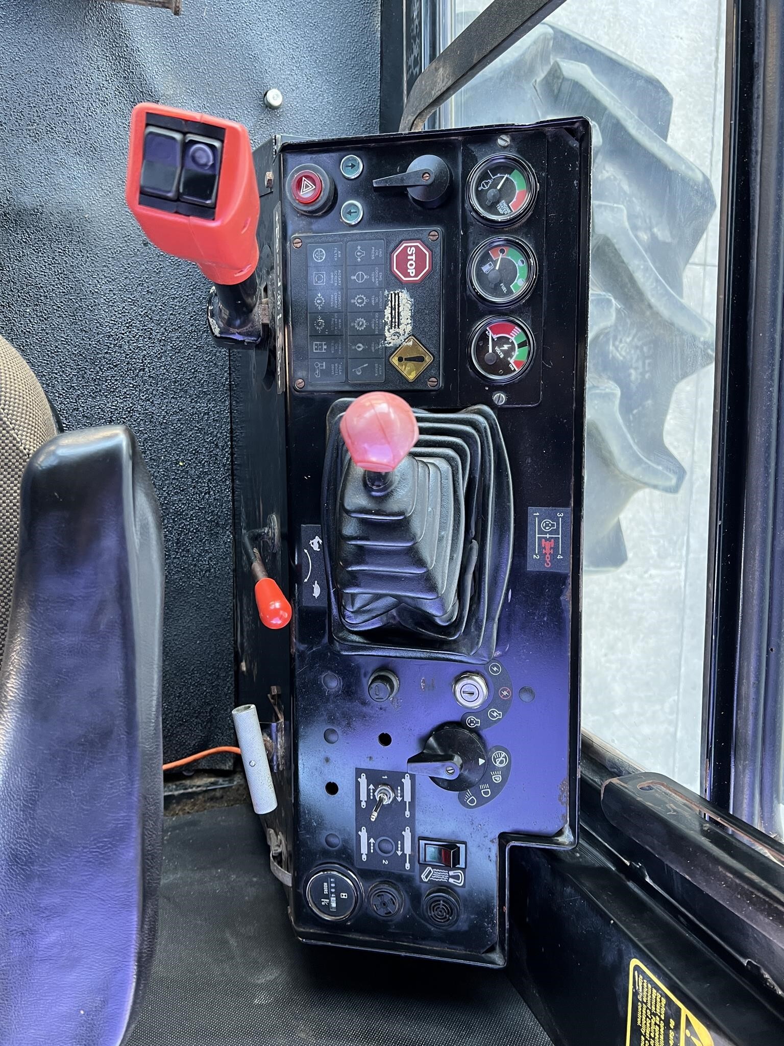  John Deere 5830 Self-Propelled Forage Harvester