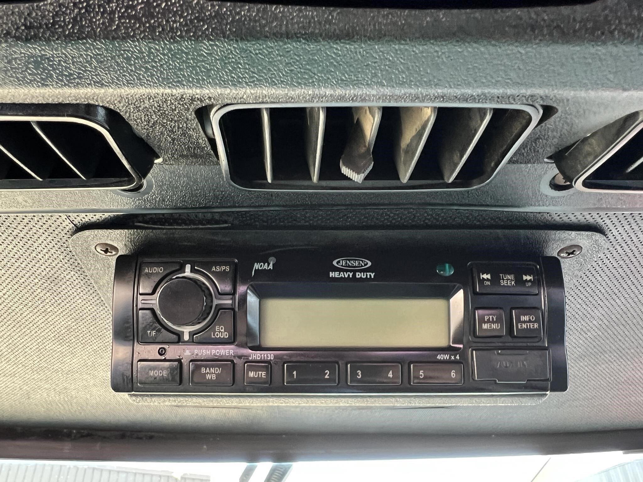  John Deere 5830 Self-Propelled Forage Harvester