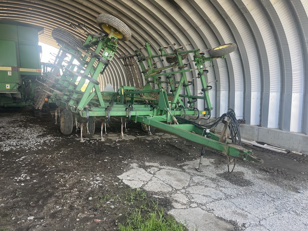 1995 John Deere 980 Field Cultivator