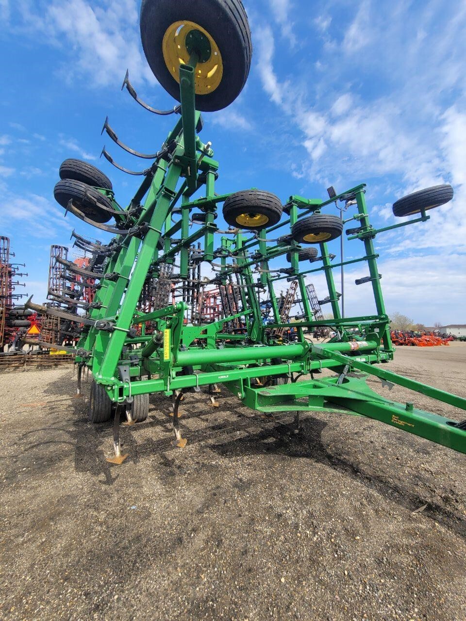 2013 John Deere 2210 Field Cultivator