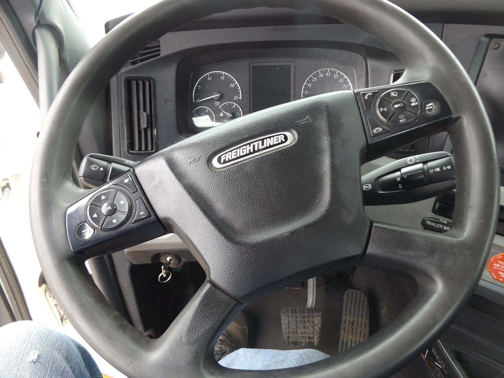 2020 Freightliner CASCADIA 116 Semi Trucks/Trailer