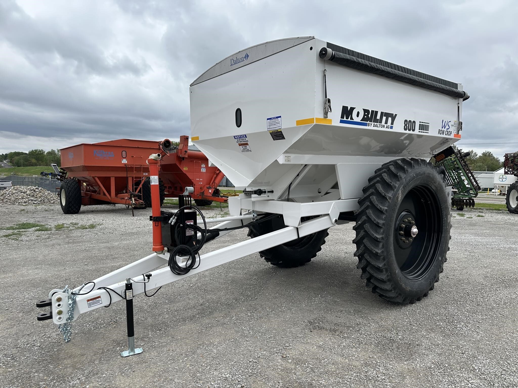  Dalton Ag Products MOBILITY 800WS Pull-Type Fertilizer Spreader