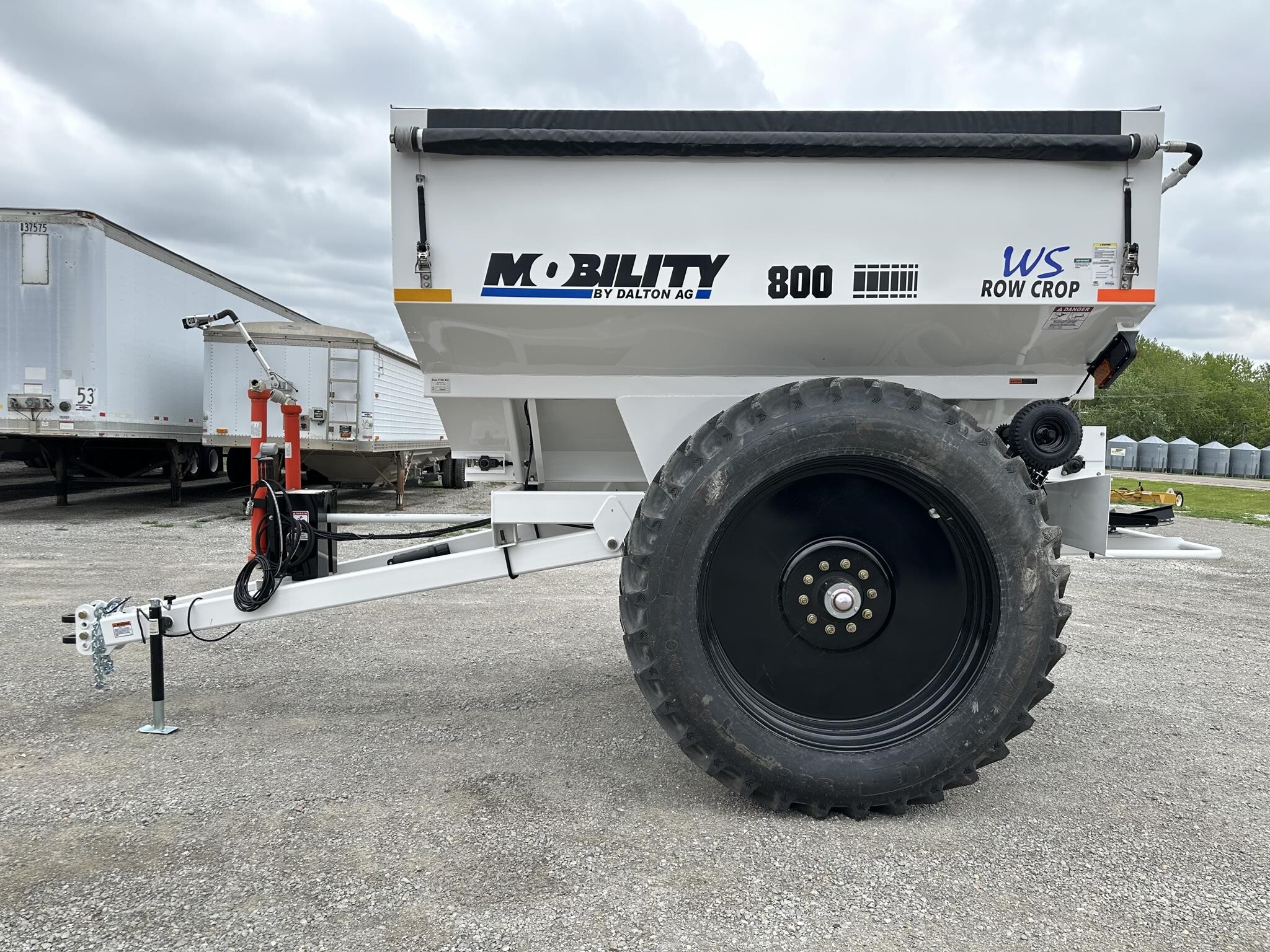  Dalton Ag Products MOBILITY 800WS Pull-Type Fertilizer Spreader