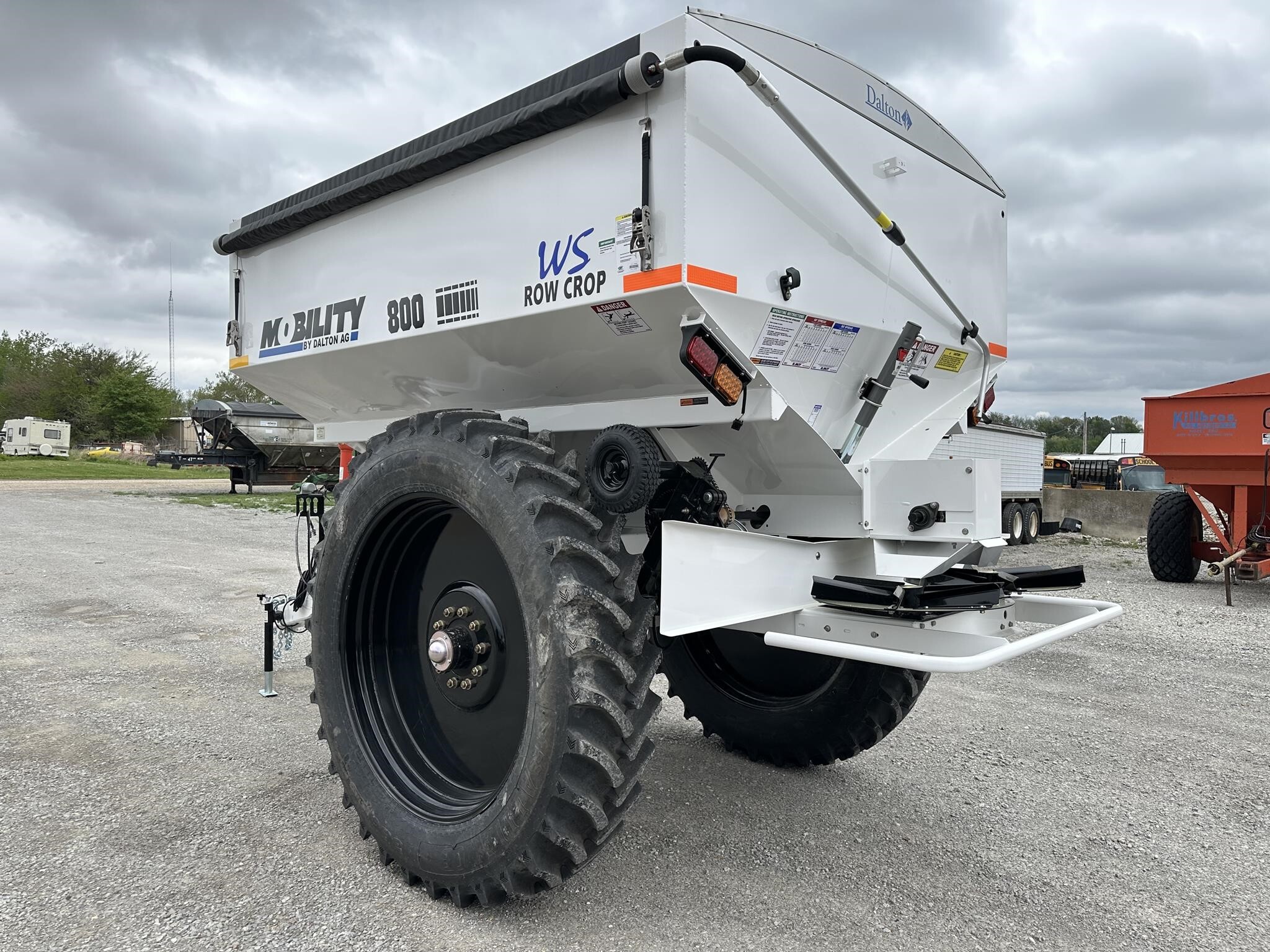  Dalton Ag Products MOBILITY 800WS Pull-Type Fertilizer Spreader