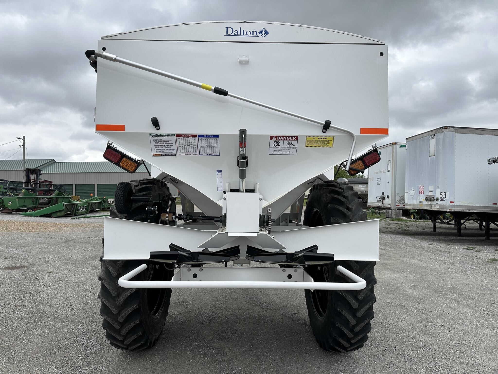  Dalton Ag Products MOBILITY 800WS Pull-Type Fertilizer Spreader