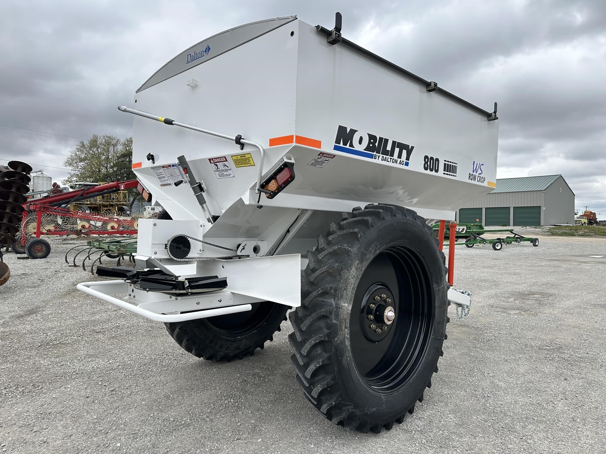  Dalton Ag Products MOBILITY 800WS Pull-Type Fertilizer Spreader