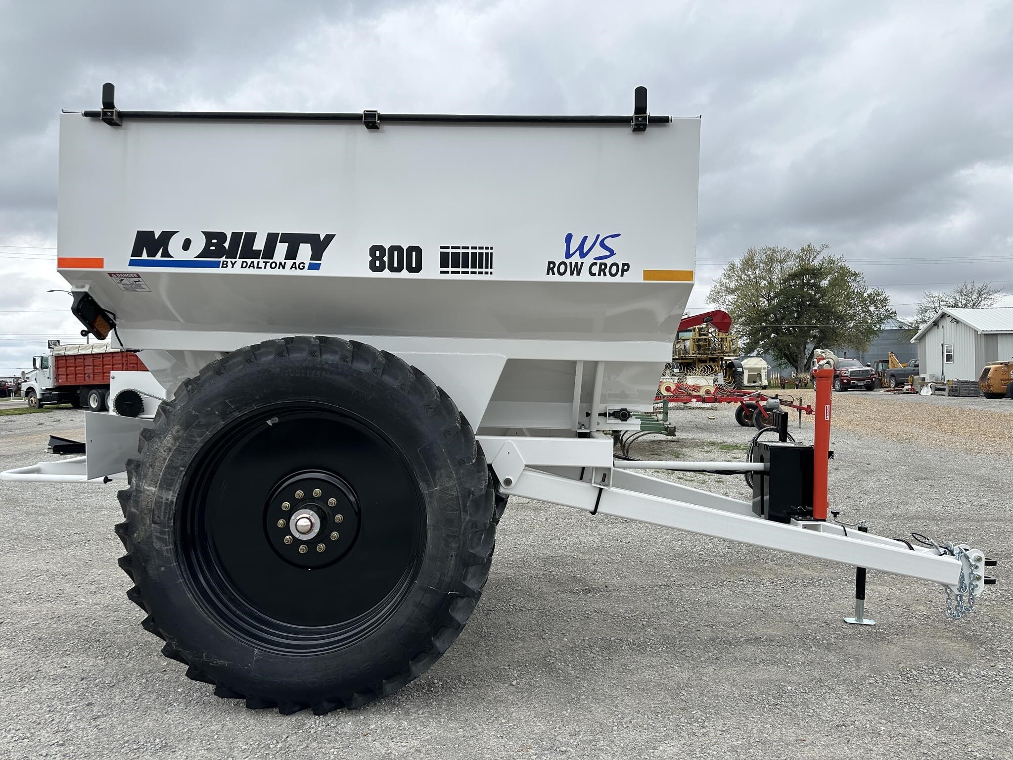  Dalton Ag Products MOBILITY 800WS Pull-Type Fertilizer Spreader