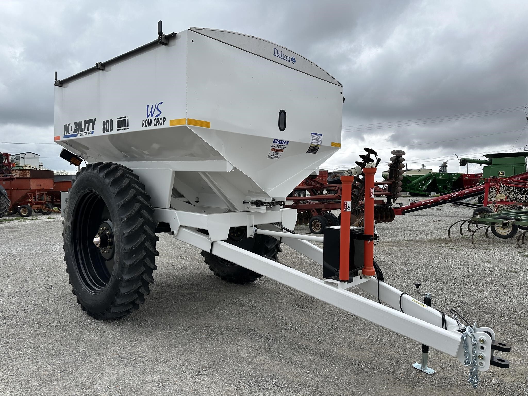  Dalton Ag Products MOBILITY 800WS Pull-Type Fertilizer Spreader