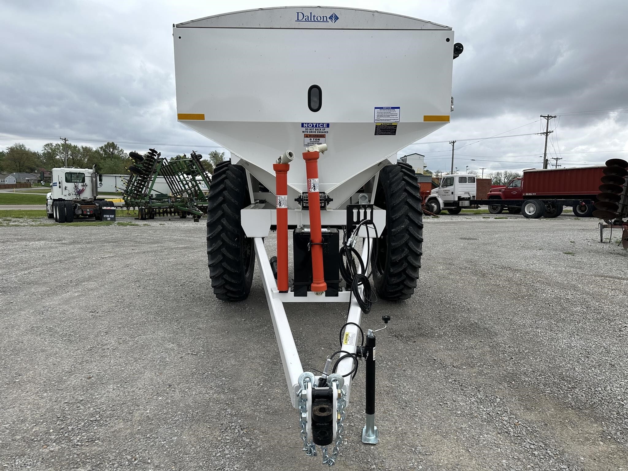  Dalton Ag Products MOBILITY 800WS Pull-Type Fertilizer Spreader