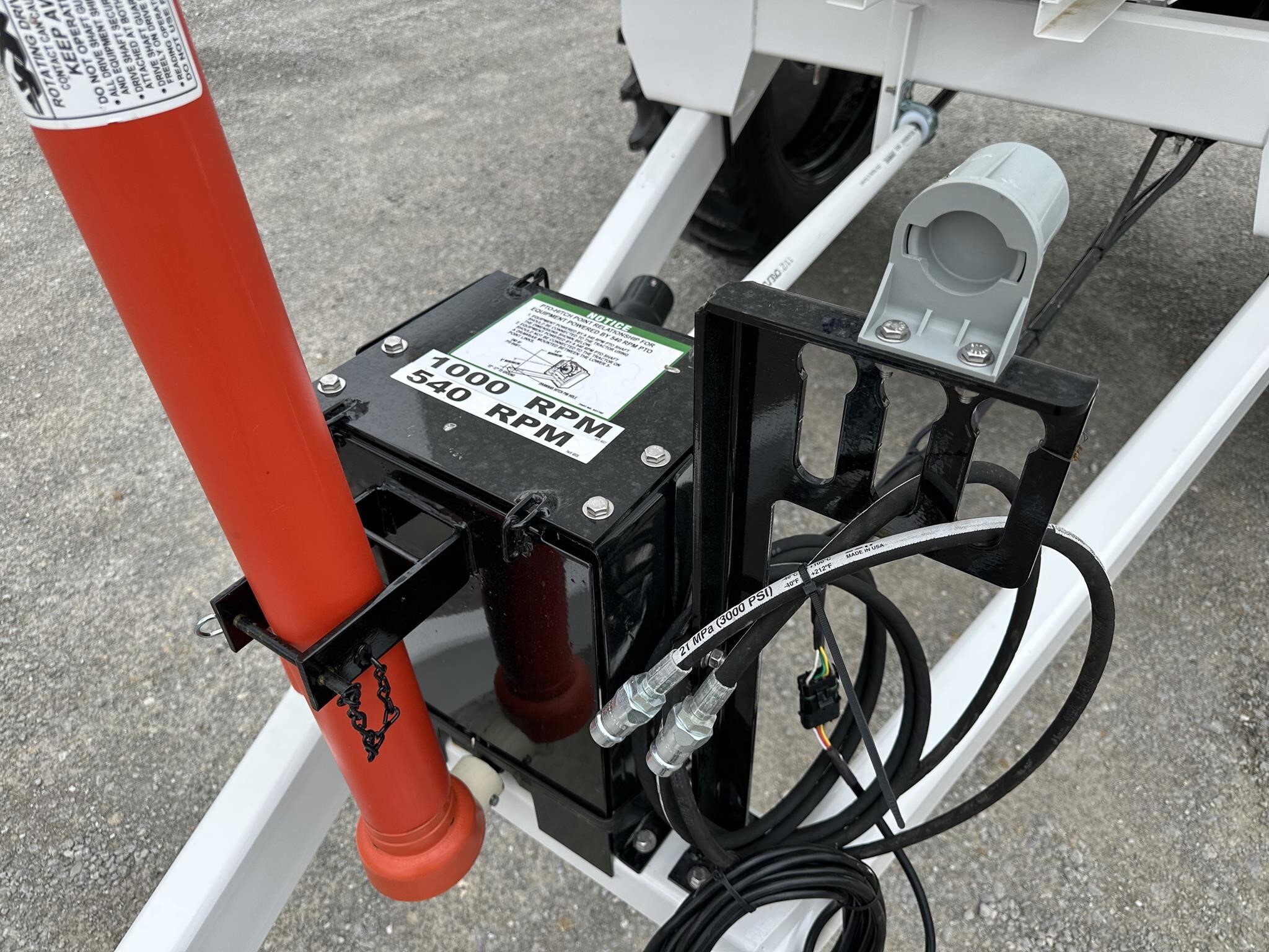  Dalton Ag Products MOBILITY 800WS Pull-Type Fertilizer Spreader