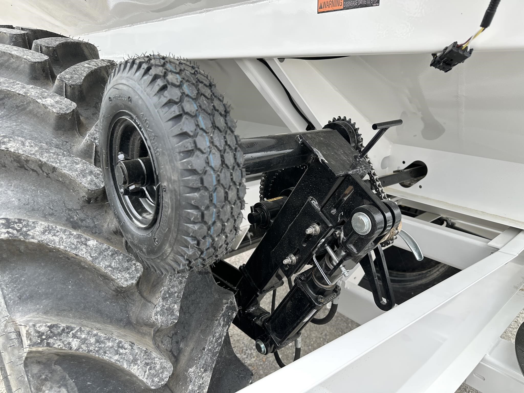  Dalton Ag Products MOBILITY 800WS Pull-Type Fertilizer Spreader