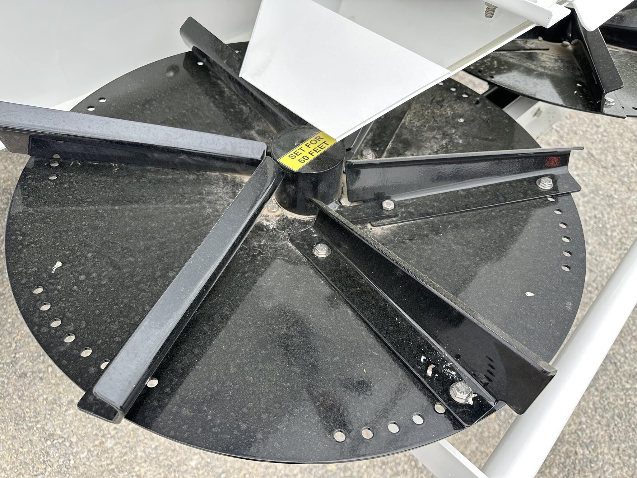  Dalton Ag Products MOBILITY 800WS Pull-Type Fertilizer Spreader