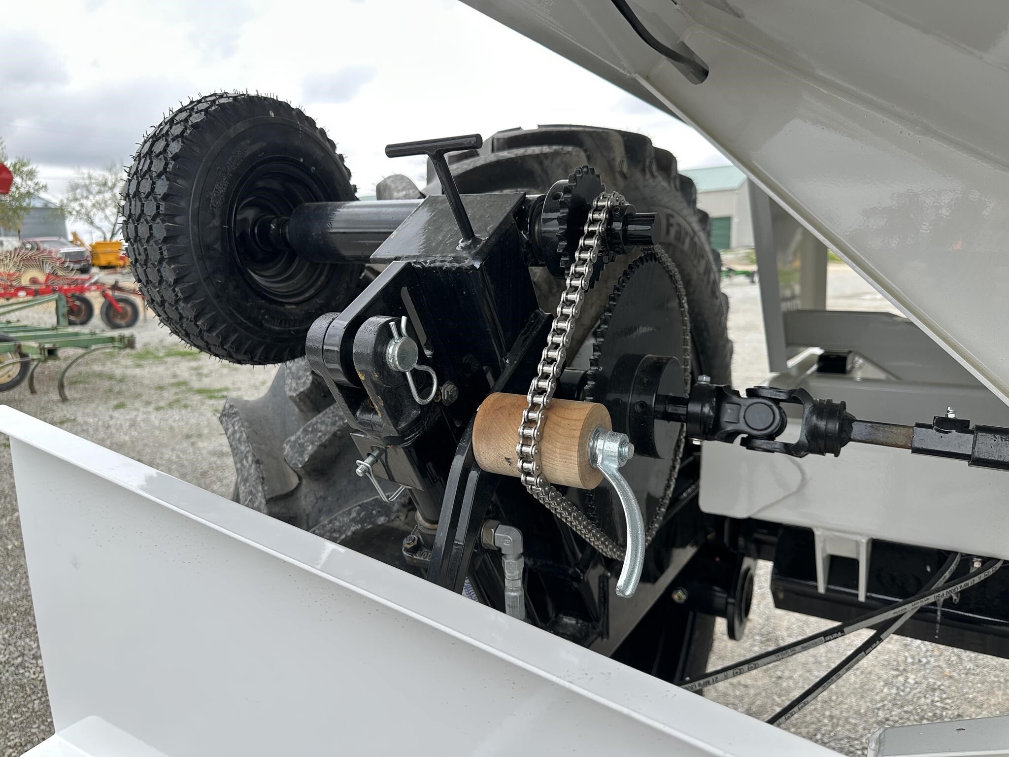  Dalton Ag Products MOBILITY 800WS Pull-Type Fertilizer Spreader