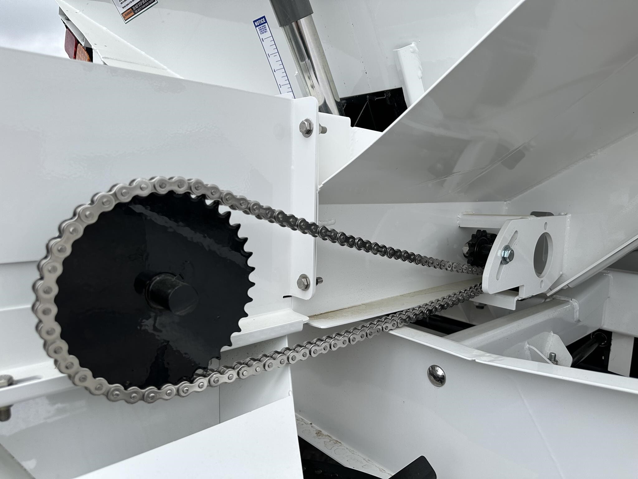  Dalton Ag Products MOBILITY 800WS Pull-Type Fertilizer Spreader