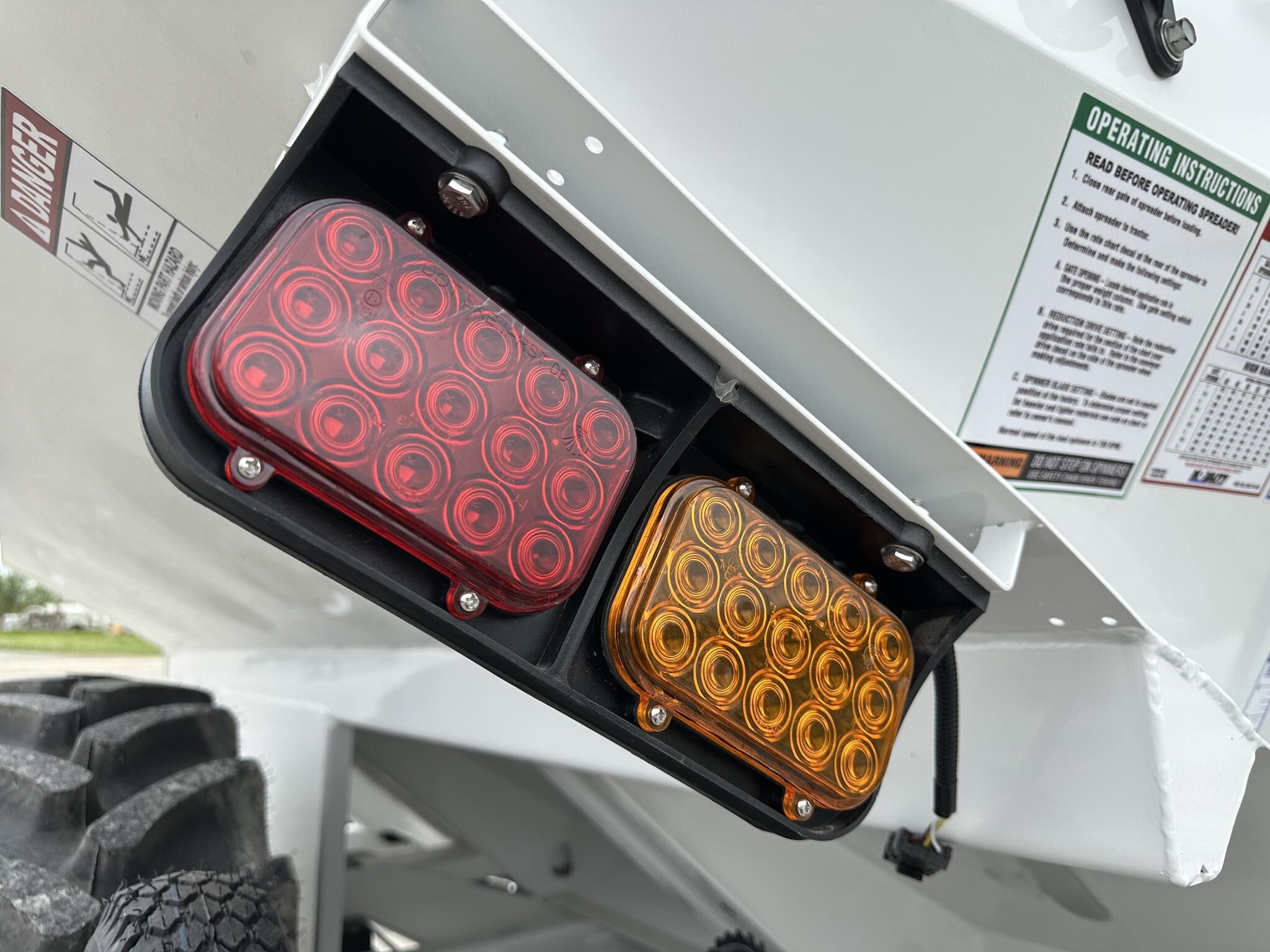  Dalton Ag Products MOBILITY 800WS Pull-Type Fertilizer Spreader