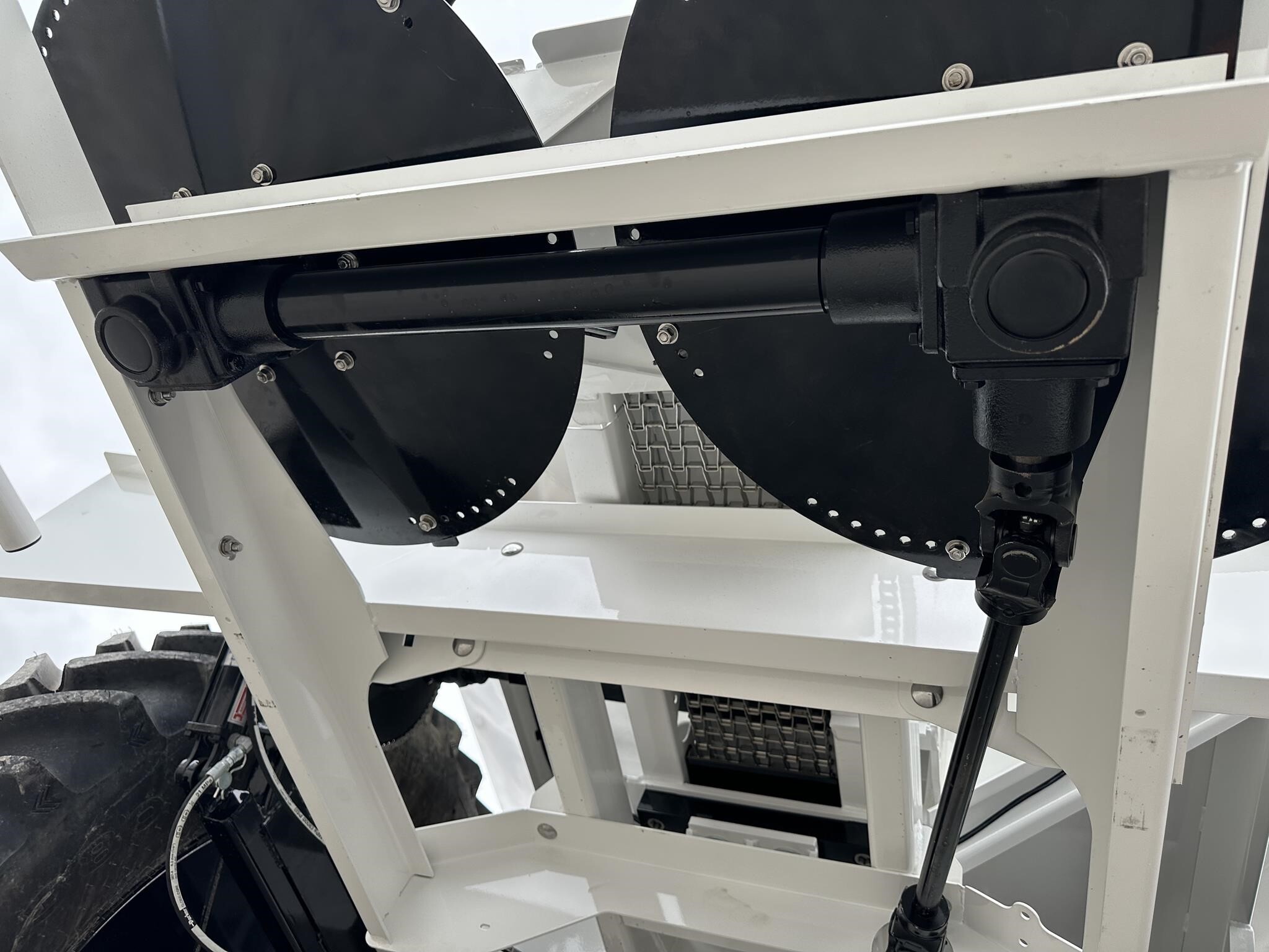  Dalton Ag Products MOBILITY 800WS Pull-Type Fertilizer Spreader